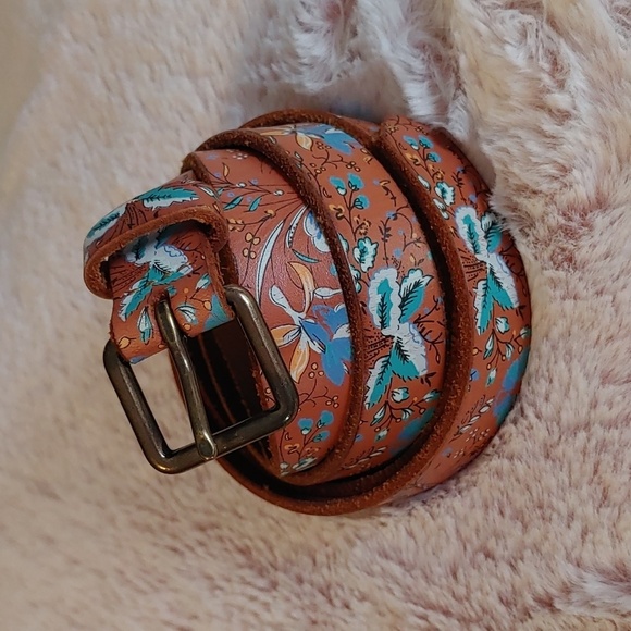 💚GAP LEATHER BOHO FLORAL BELT - Picture 1 of 5